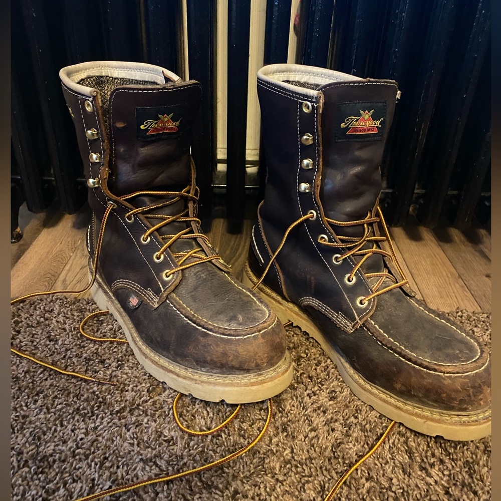 THOROGOOD MEN'S BRIAR PITSTOP WATERPROOF 8" WORK BOOT - SOFT TOE SIZE 9.5 D.